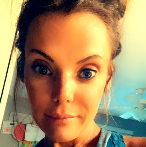 Meet your Posher, Nicole - Picture 1 of 1